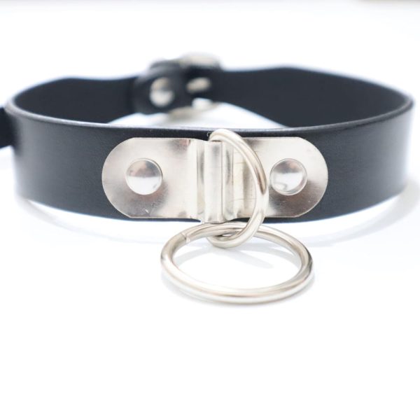 Collar Ajustable Negro con Anillo Metálico BDSM